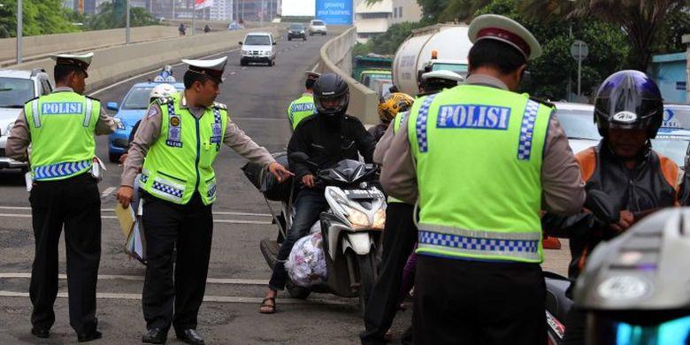 Polisi Rajin Menilang, Ternyata Ini Yang Mereka Dapat 
